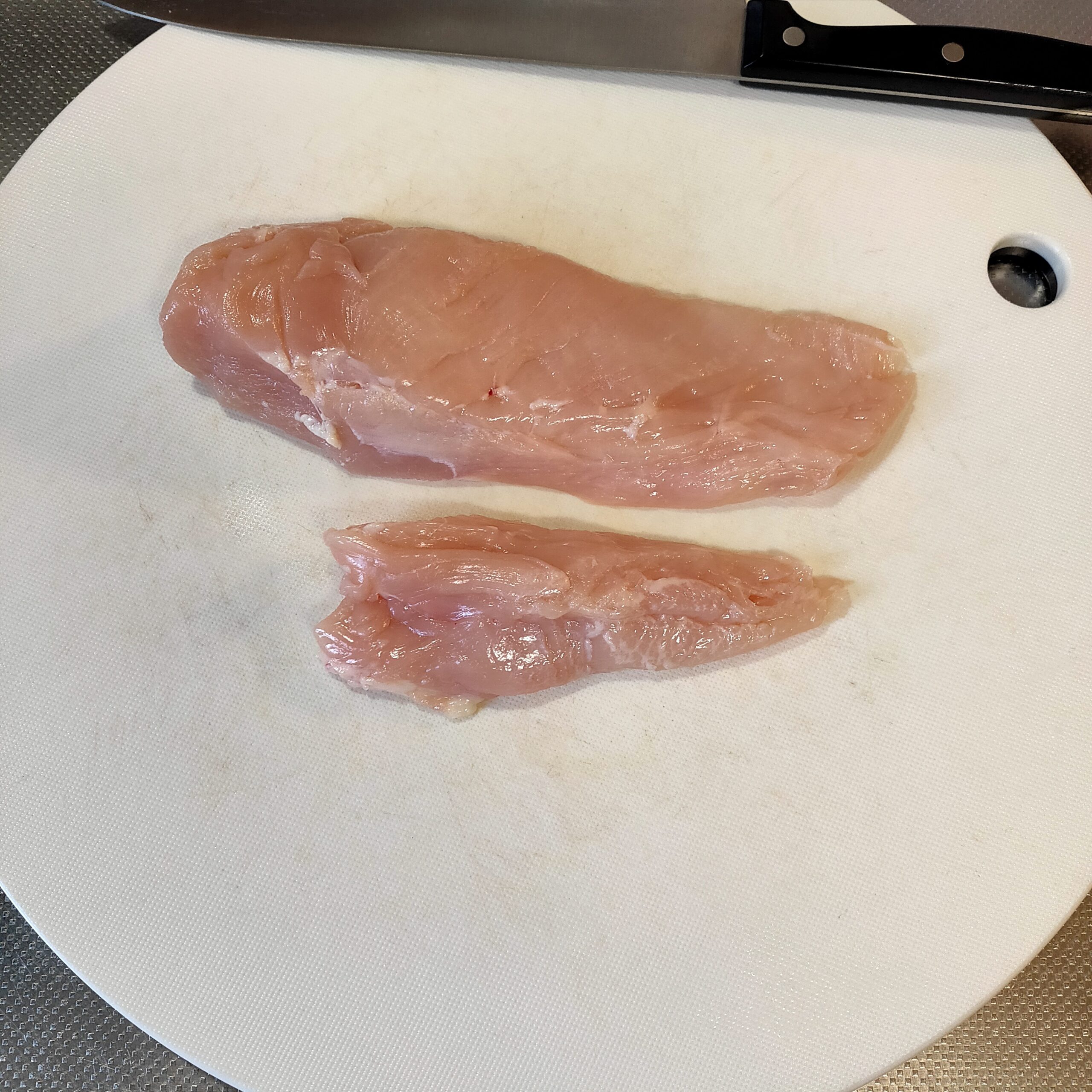 鶏胸肉を柔らかくする切り方 魚に見立てて3つの部位に分けて切ると完璧 ねごと姫